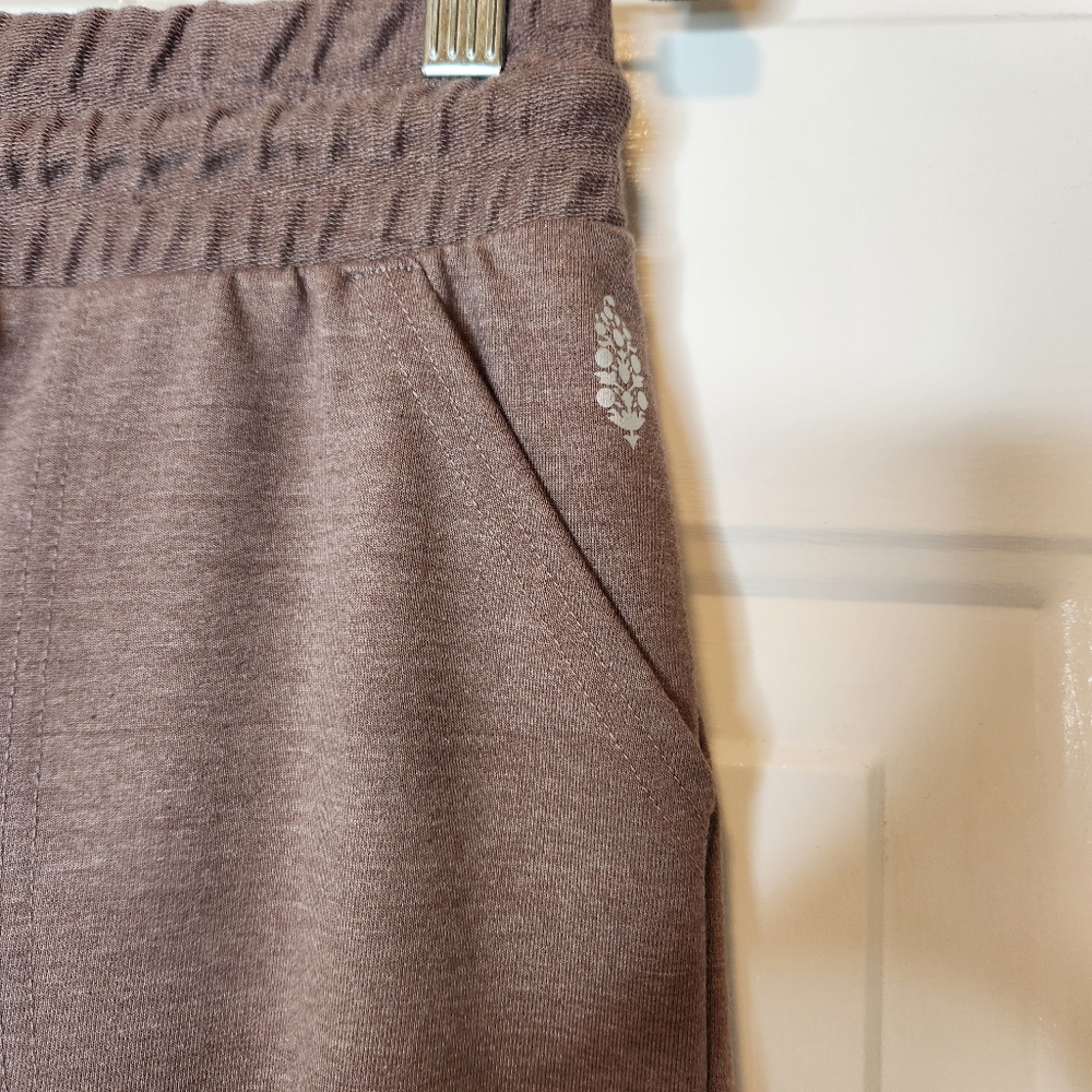 Free People Movement Sunny Skinny Sweatpant in Taupe Small - Picture 3 of 7
